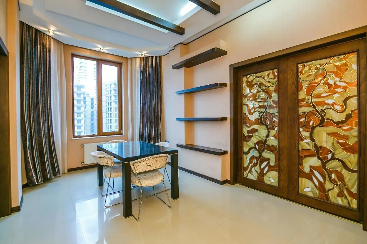 4 Bedrooms Beautiful City Center Баку Апартаменты